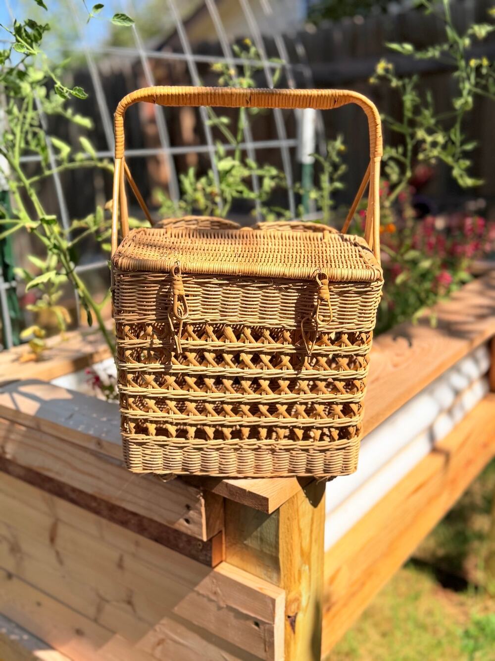 Vintage Wicker Wine Picnic Basket Caddy | Dual Bottle Holder & Lidded Storage